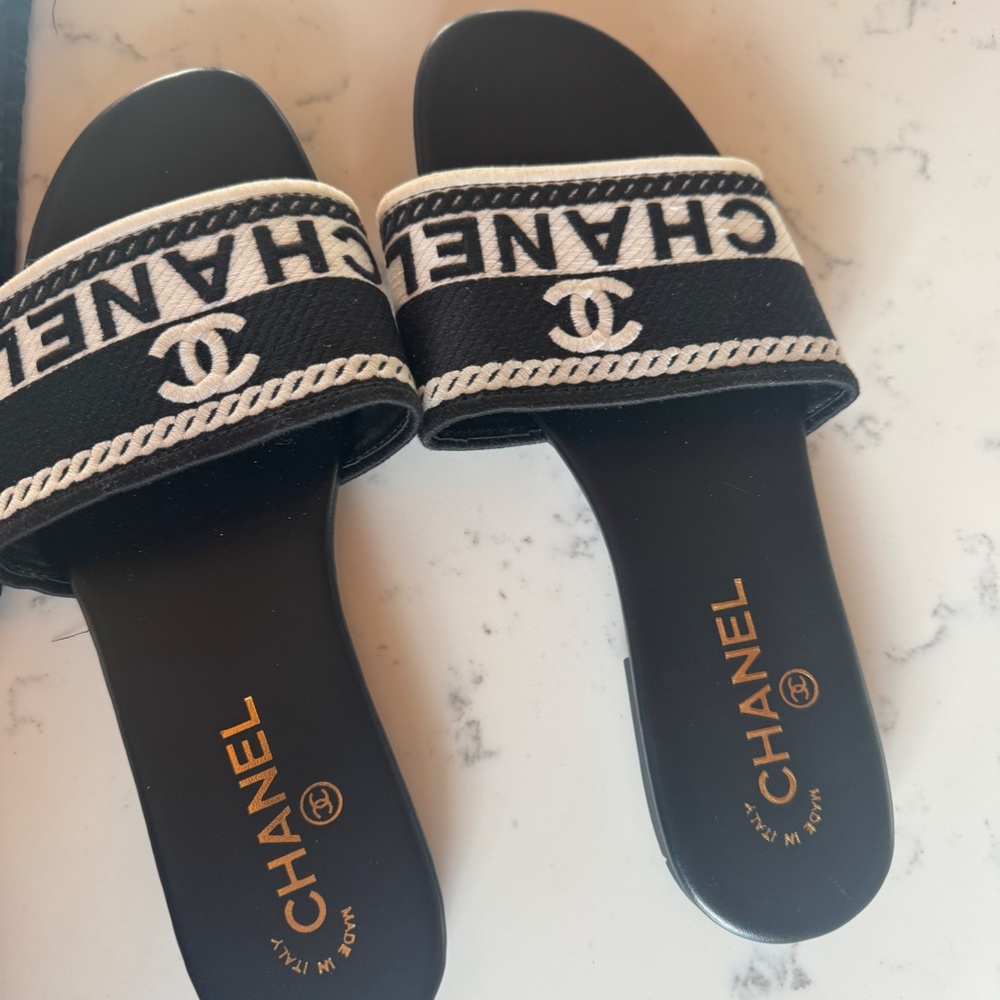 CHANEL WOMEN SLIDES BRAND NEW EU SIZE 41 BLACK & WHITE - Picture 7 of 8